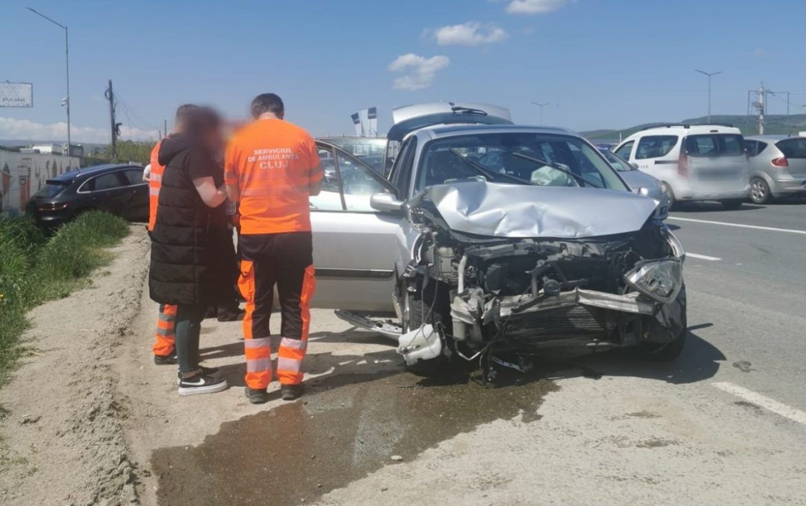 Accident între FLOREȘTI și GILĂU Trafic restricționat FOTO Știri